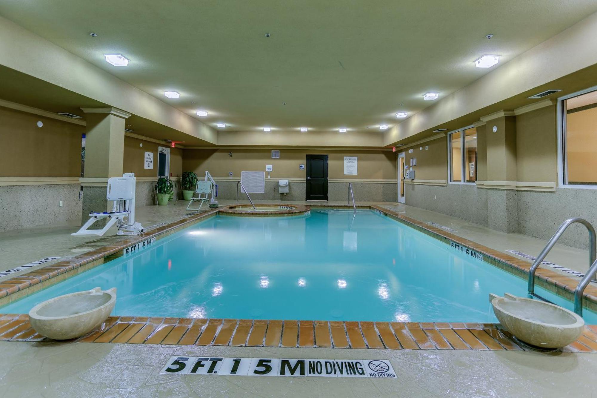 Holiday Inn Express Hotel & Suites Huntsville By Ihg מראה חיצוני תמונה